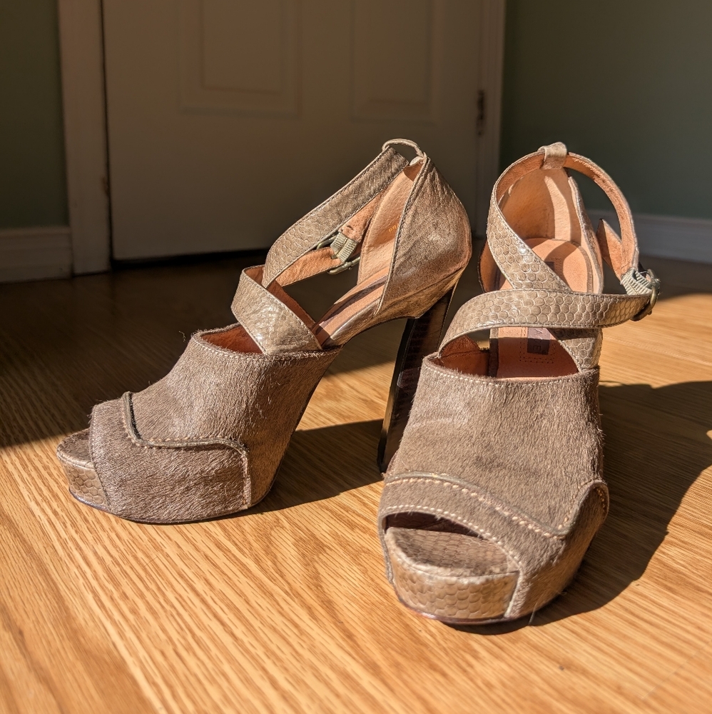 Modern Vintage Tan Heels